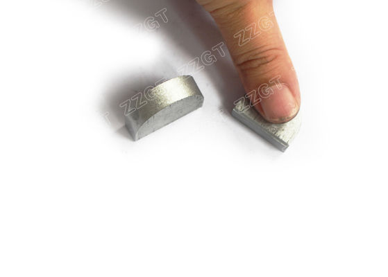 Dents de broyeur de tronçon de produits de carbure cimenté de K30 B220 avec la forme d'ongle du pouce